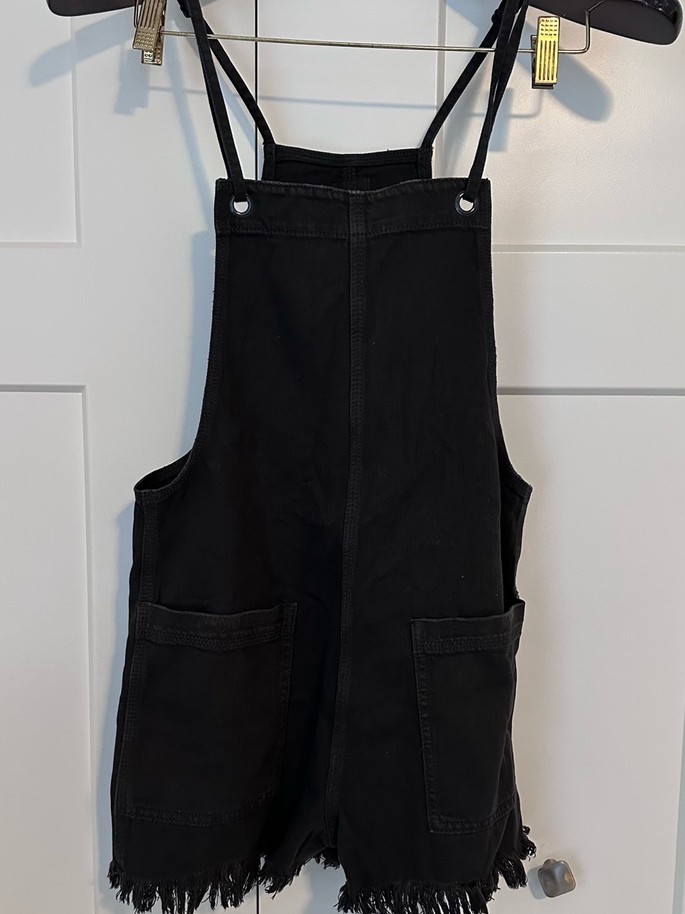 Aerie NWT Black Frayed Double Strap Hem Denim Short Overalls